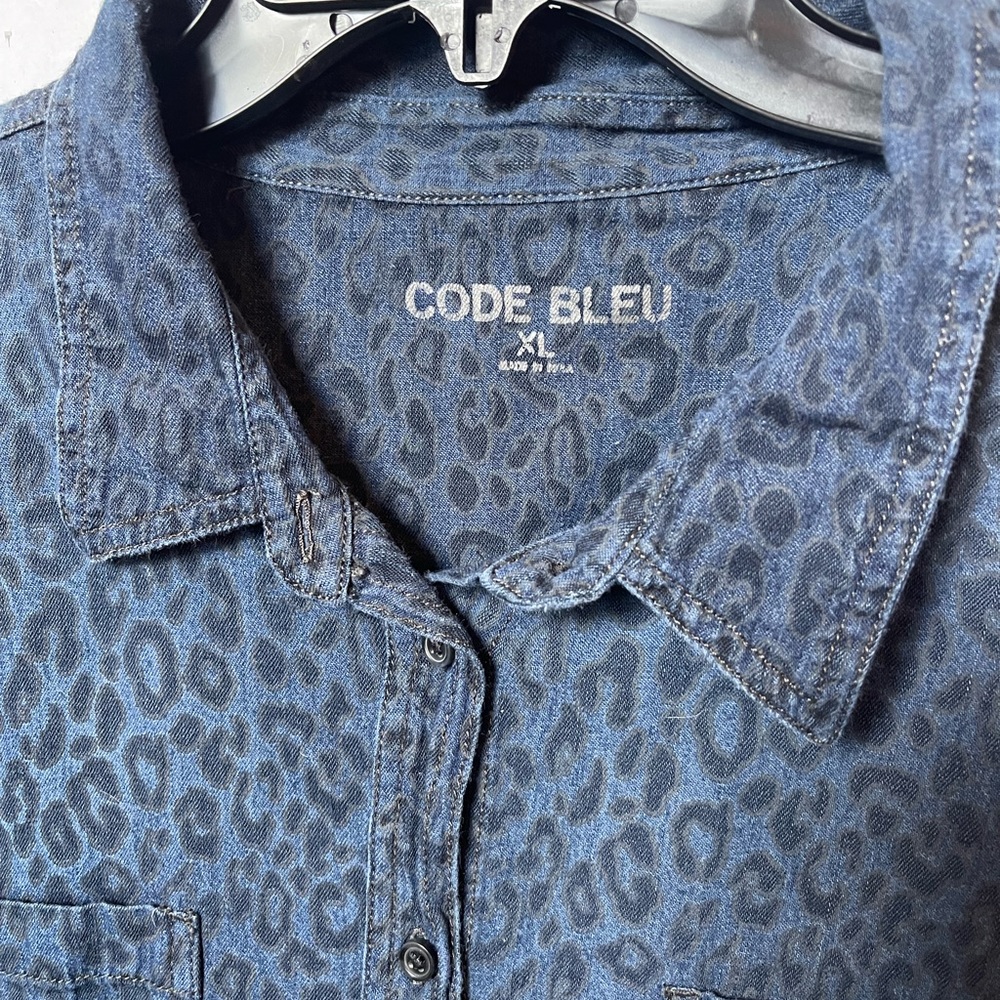 Code Bleu Button Down Animal Print Denim Shirt Si… - image 4